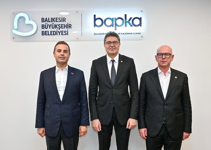 CHP'li Milletvekilleri Balıkesir'de Belediye Başkanı Akın'ı Ziyaret Etti