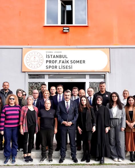 Balıkesir İl Milli Eğitim Müdürü Prof. Dr. Faik Somer Spor Lisesi'nde Bayrak Törenine Katıldı