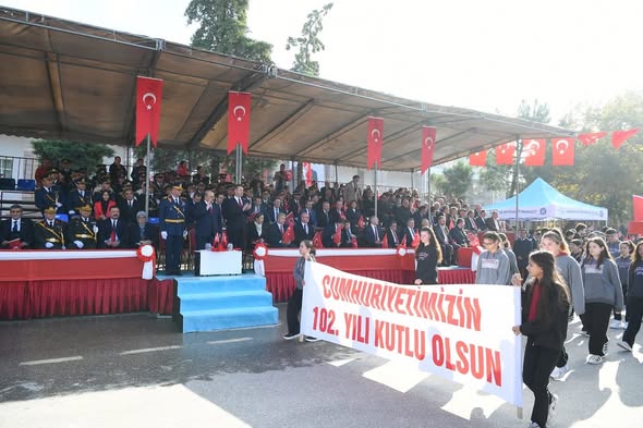 Balıkesir'de Cumhuriyet'in 102. Yılı Coşkuyla Kutlandı