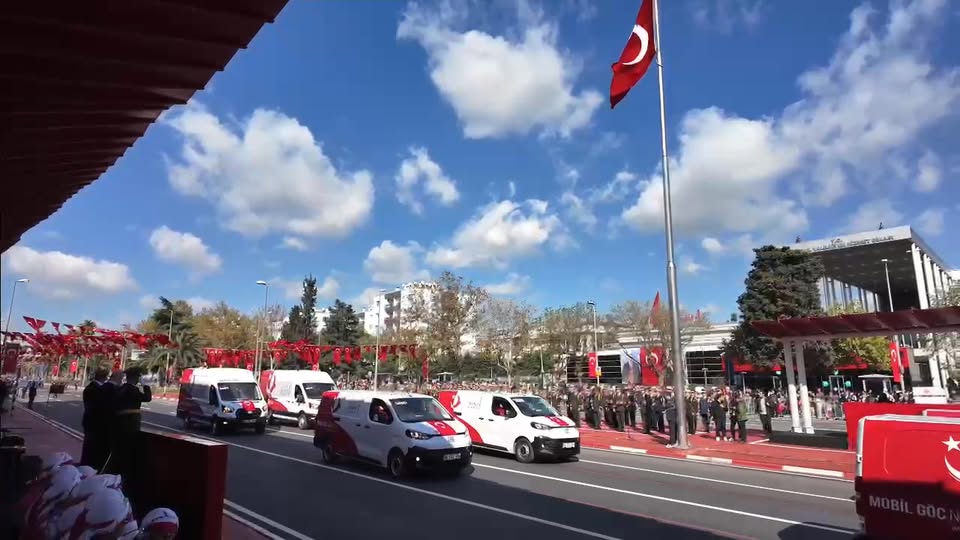 Türkiye'nin Mobil Göç Noktası Araçları Cumhuriyet Bayramı Töreninde Yer Aldı
