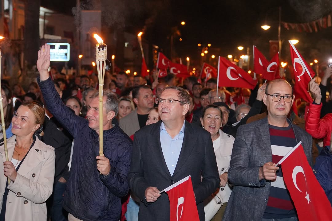 Ayvalık'ta Cumhuriyet'in 102. Yılı Coşkuyla Kutlandı