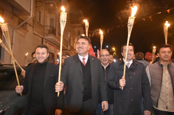 Havran'da 29 Ekim Coşkusu: Fener Alayı ve Ayna Konseriyle Cumhuriyet'in 102. Yılı Kutlandı