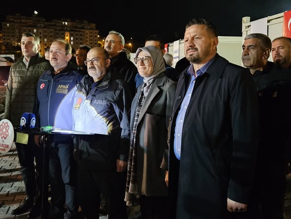 Balıkesir'de Depremzedeler İçin Konteyner Kent İncelendi