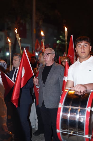 Bayramiç'te 102. Yıl Cumhuriyet Coşkusu: KOLPA Konseriyle Kutlama