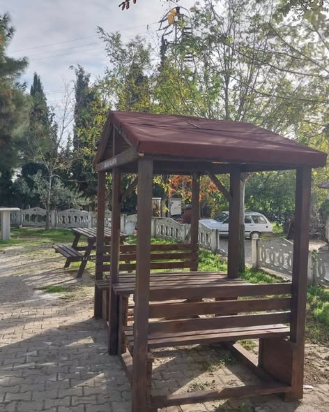 Kırkağaç'ta Mahalleler Kamelyalarla Renklendi