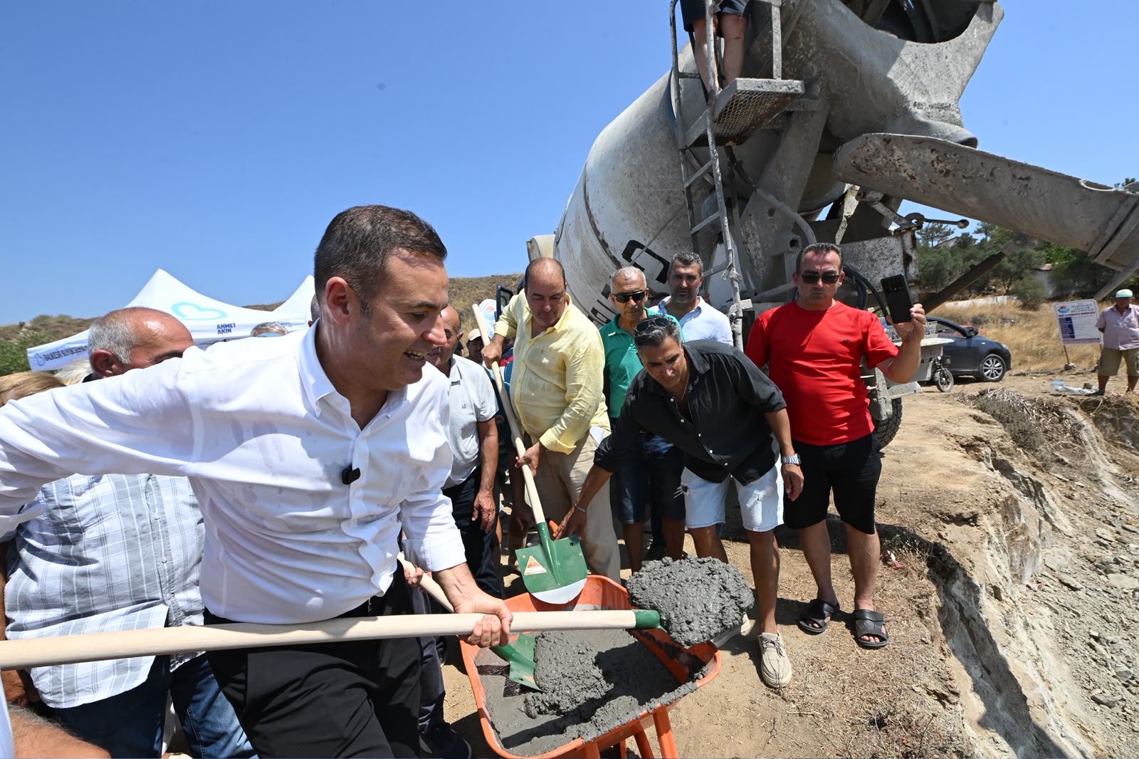 Akın, Avşa Cemevinin temel atma törenine katıldı